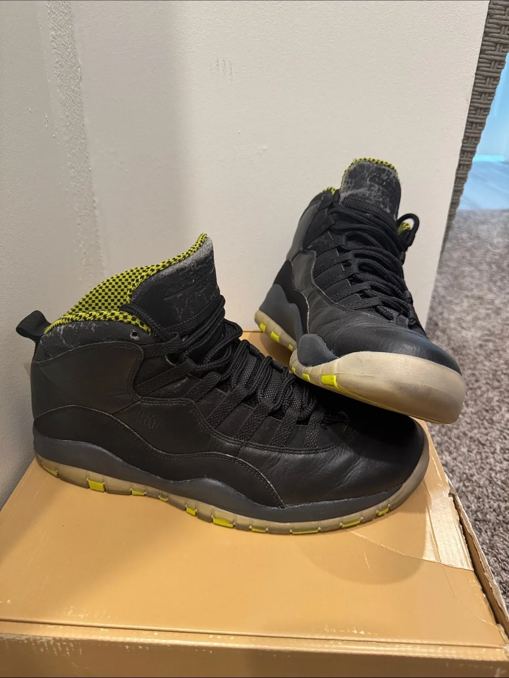 Jordan Men's Black and Yellow High-Top Sneakers